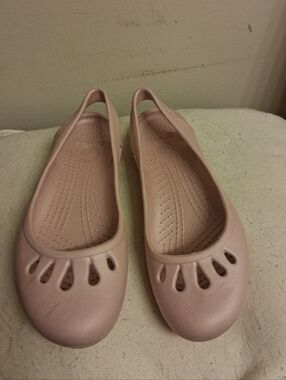 Crocs Women’s Blush Slip-On Ballet Flats Light Pink Size 9